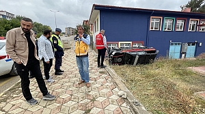 Yozgat'ta UMKE aracı okulun bahçesine devrildi