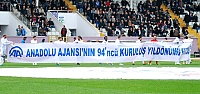 Anadolu Ajansı'na pankartlı kutlama