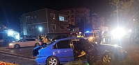 Samsun'da ağaca çarpan otomobilin sürücüsü yaralandı