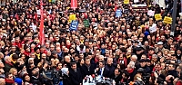 Taksim'de CHP'lilerden yolsuzluk protestosu