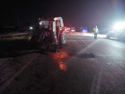 Tokat'ta otomobil ile traktörün çarpıştığı kazada 5 kişi yaralandı