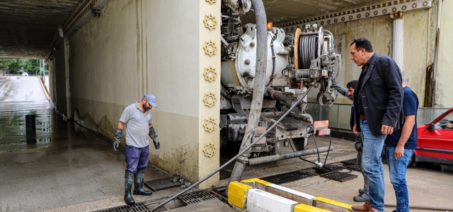 Turhal'da belediye altyapı bakım ve temizlik çalışması yapıyor