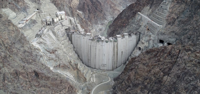Türkiye'nin en yüksek barajında gövde yüksekliği 262 metreye ulaştı