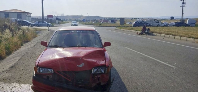 Uşak'ta otomobille motosikletin çarpıştığı kazada 1 kişi yaralandı
