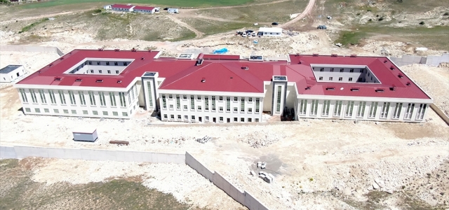 Vali Epcim Göçmen Geri Gönderme Merkezi inşaatını inceledi