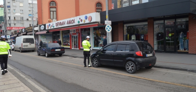 Zonguldak'ta polis ekiplerinden kent merkezinde trafik denetimi