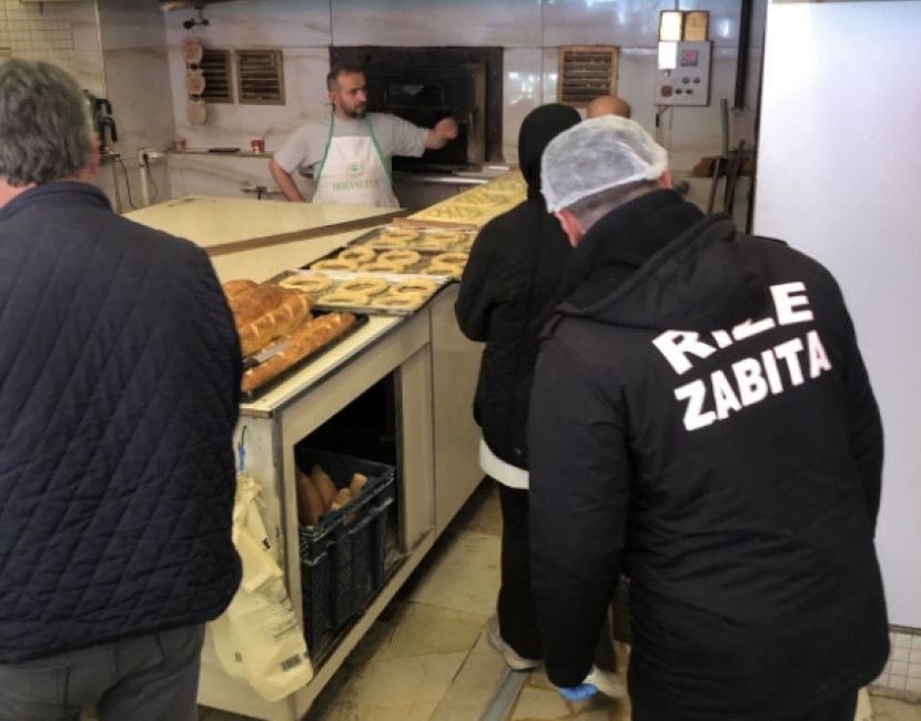 Rize Belediyesi Zabıta Müdürlüğü ekipleri tarafından fırınlarda denetimler devam ediyor.