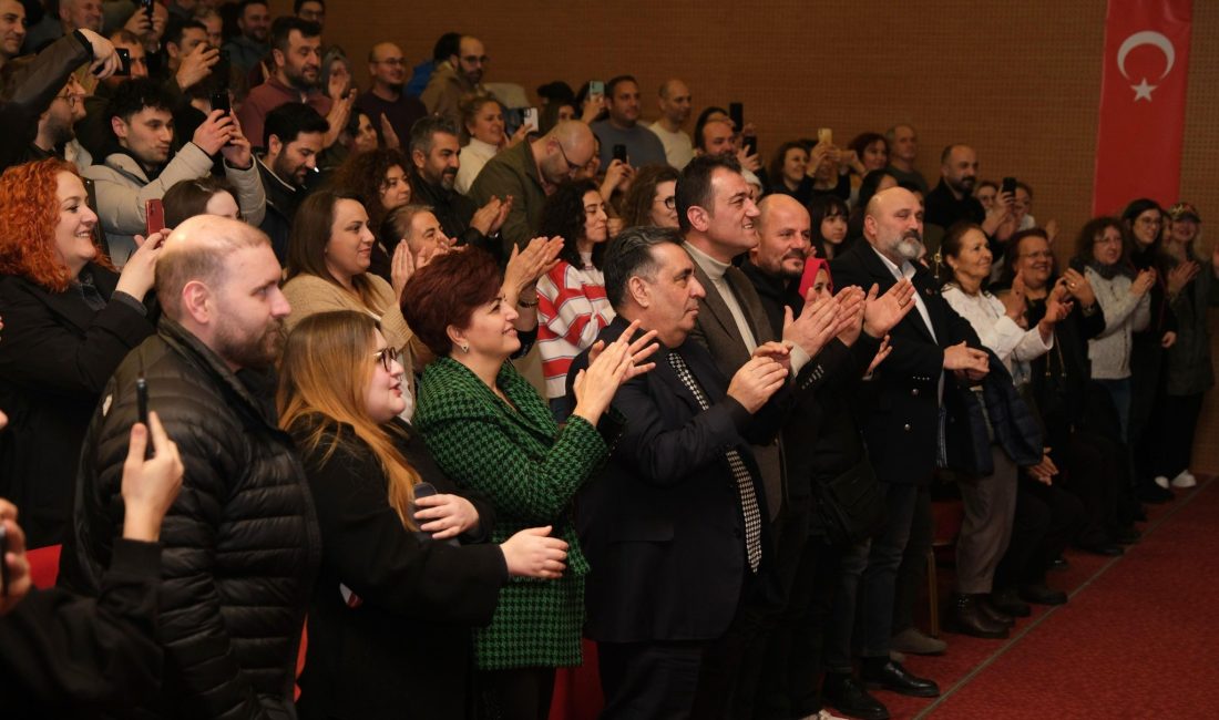 Giresun Belediye Başkanı Fuat Köse, “Bir Baba Hamlet” tiyatro oyunu