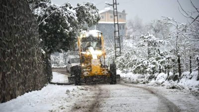 Giresun Belediyesi, şehrin yüksek mahallelerinde görülen kar yağışı sonrası olumsuz
