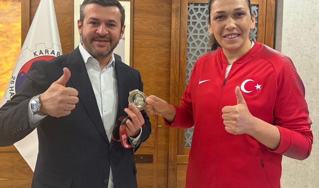 Sırbistan’da düzenlenen Dünya Kadınlar Boks Şampiyonası’nda bronz madalya kazanarak Türkiye’ye