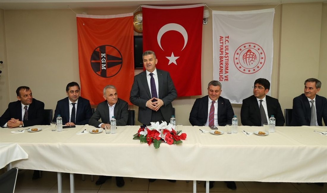 Artvin Valisi Dr. Turan Ergün, iftar sonrası programı çerçevesinde Karayolları