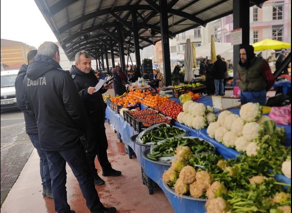 Bolu Belediyesi Zabıta Müdürlüğü ekipleri, şehir genelinde faaliyet gösteren market,