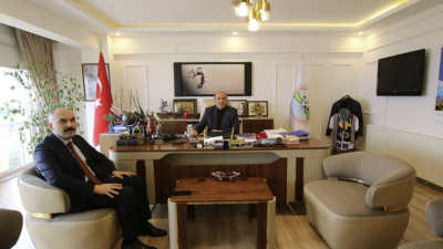 Sinop Orman Bölge Müdürü Rıdvan Kalelioğlu, Belediye Başkanı Metin Gürbüz’ü
