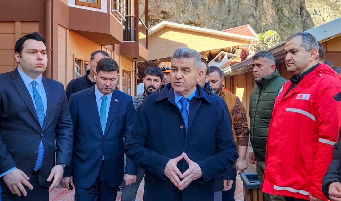 Artvin Valisi Dr. Turan Ergün, il merkezi Çayağzı Mahallesi’nde sabah
