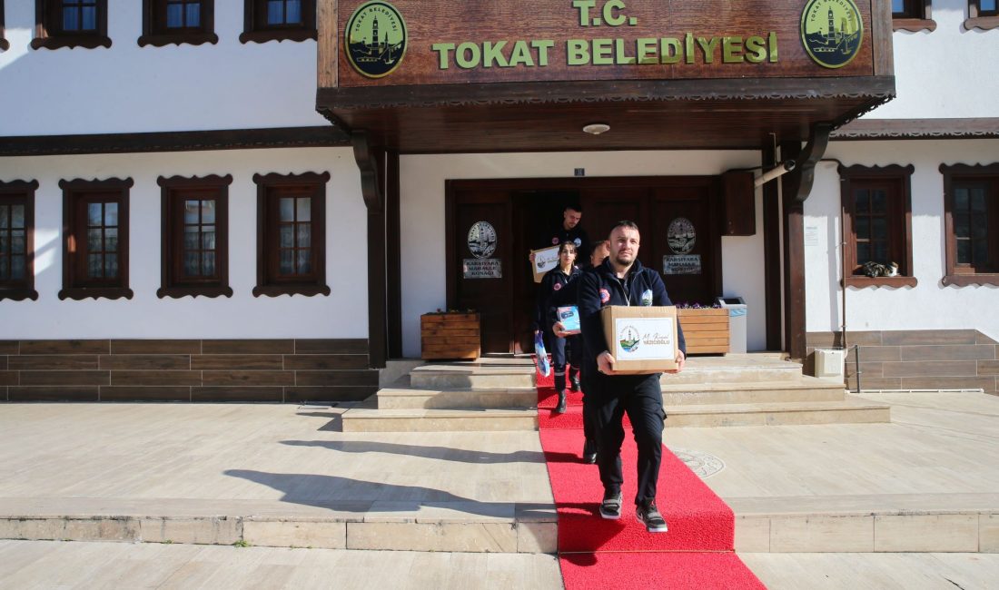 “Bir şekilde vatandaşa dokunmak, gönüllerine girmek, hatırlamak gerekiyor. Bir gün