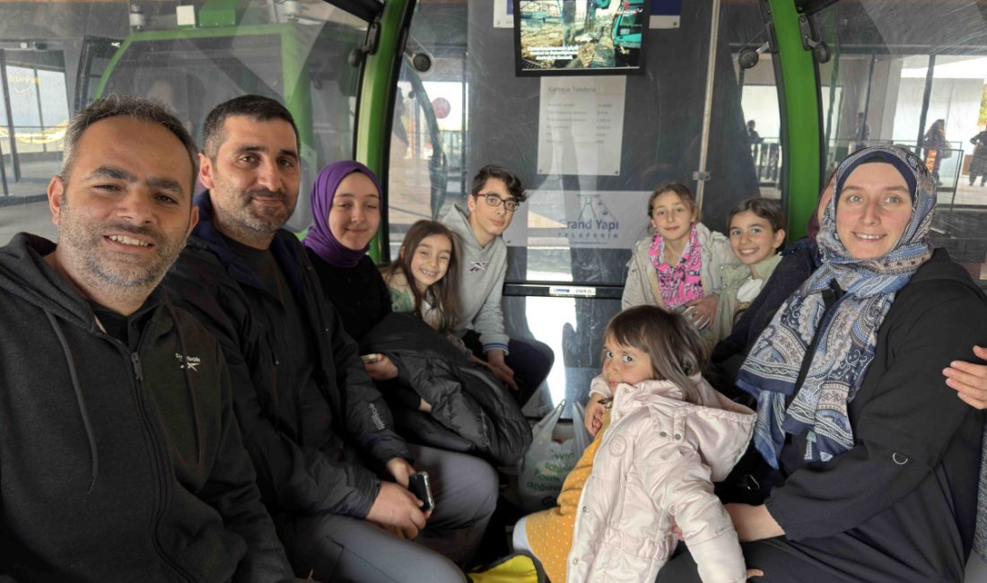 Büyükşehir Belediyesi’nin vizyon projesi Kartepe Teleferik, 9 günlük bayram tatilinde