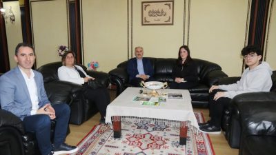 Rize Sosyal Bilimler Lisesi Müdürü Meryem Turgut ve beraberinde öğrencileri
