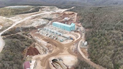 Büyükşehir, Körfez Kıyırlı’da kurduğu yerli üretim Taş Kırma ve Eleme