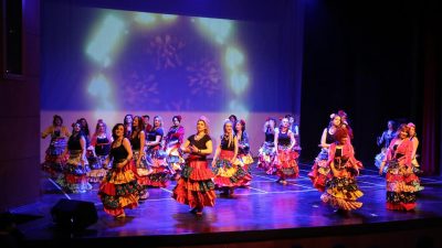 Bartın Belediyesi tarafından düzenlenen Halk Dansları Şöleni, izleyicilere unutulmaz bir