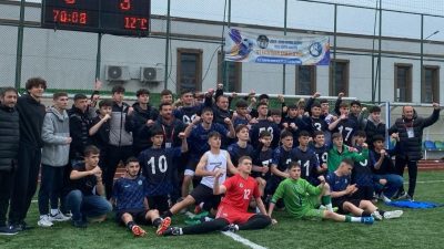 Rize U-16 ligi final maçında Rize Belediyespor, Kopuzlar Vakfı Veliköyspor’u