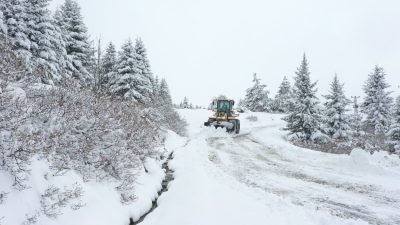 Ordu Büyükşehir Belediyesi ekipleri kırsal mahallelerde 124 araç ve iş