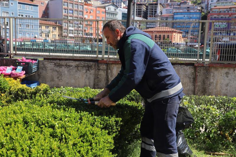 Zonguldak Belediyesi Ekipleri, şehr genelinde altyapıdan üstyapıya, çevre düzenlemesinden içme