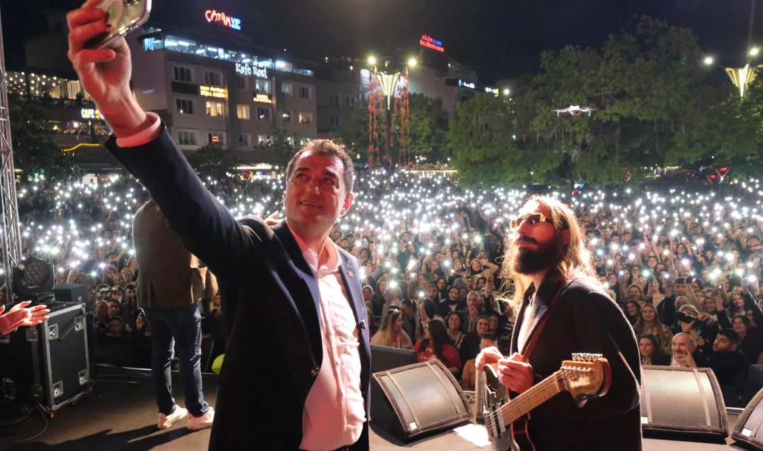 Türk pop müziğinin genç ve yetenekli isimlerinden Emre Fel, Giresun’da