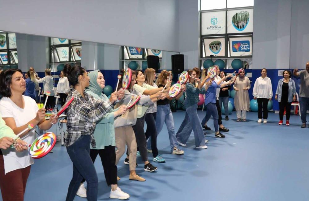 Büyükşehir Belediyesi, kadınlar ve çocuklara yönelik düzenlediği sosyal etkinliklerle yaz