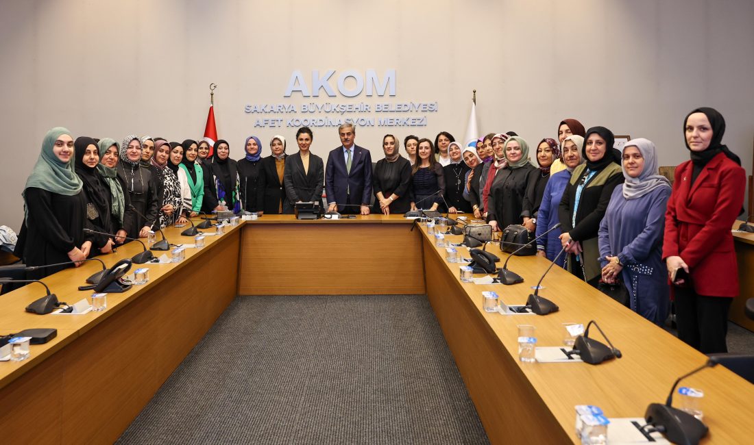 AK Parti İl Kadın Kolları Başkanı Duygu Çetin ve yönetimiyle