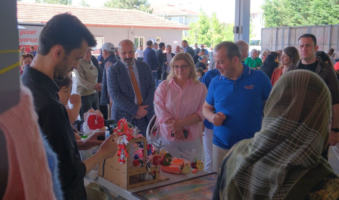 Bolu Belediye Başkanı Tanju Özcan, Yaşamkent Mahallesi Kapalı Semt Pazarı’nda