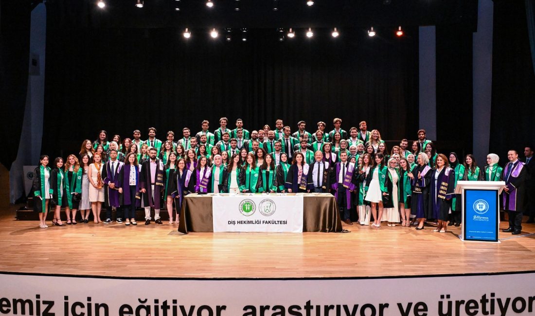 Kocaeli Üniversitesi Diş Hekimliği Fakültesi’nin 2024-2025 Akademik Yılı mezuniyet töreni