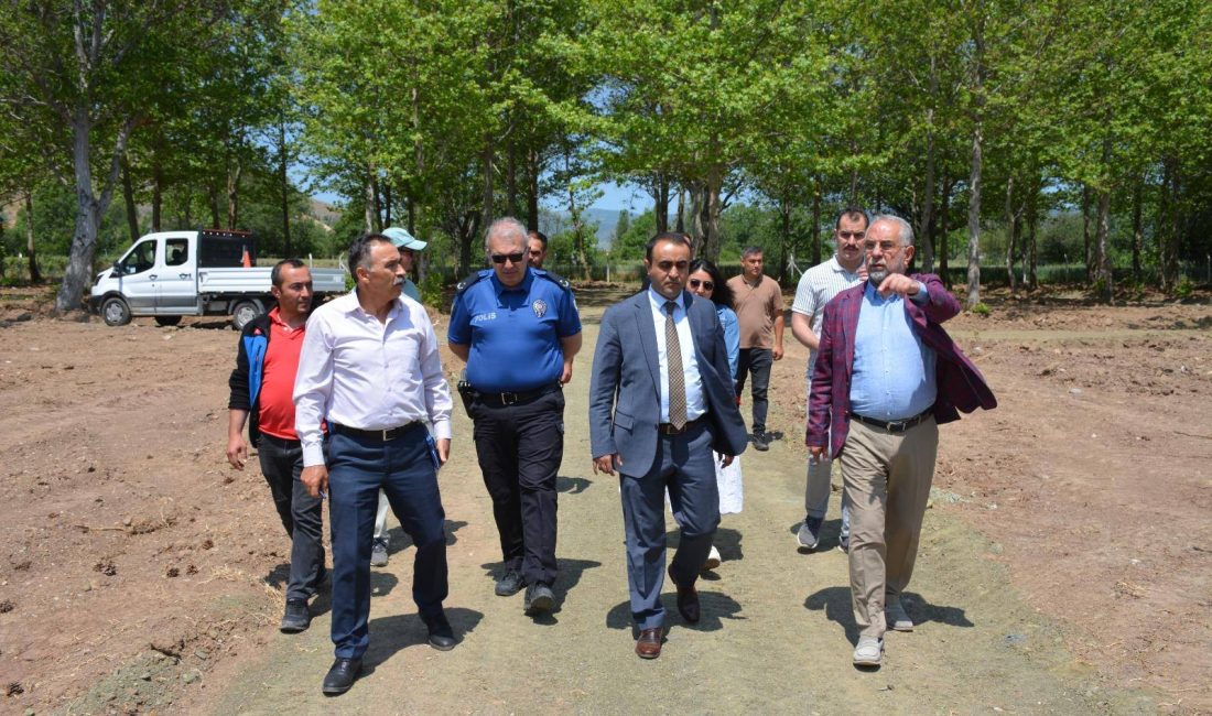 Esvap Çayı Yenileniyor! Başkan Sargın, Kaymakam Tekin’e Projeyi Yerinde Anlattı Zile’nin tarihi simgelerinden biri olan Esvap Çayı, Zile Belediyesi’nin yürüttüğü