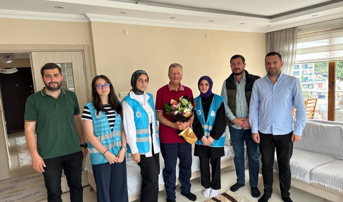 Rize Belediyesi Gençlik Merkezi ve Bilgi Evi (RİBEGEM) gönüllü gençleri,