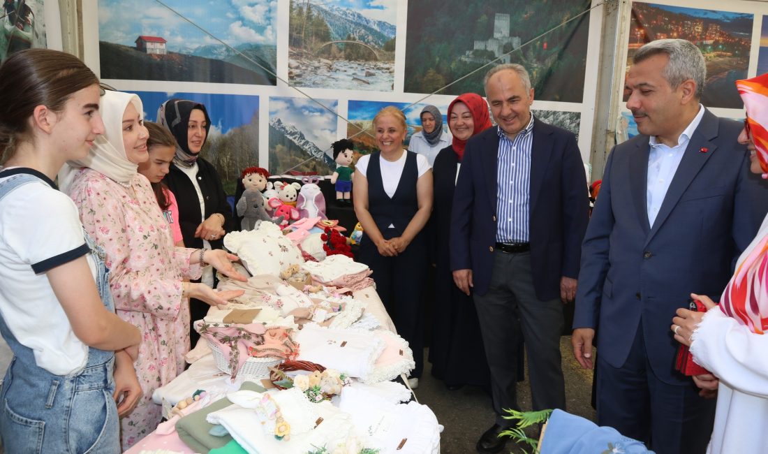 Rize Belediye Başkanı Rahmi Metin, Rize Valisi İhsan Selim Baydaş
