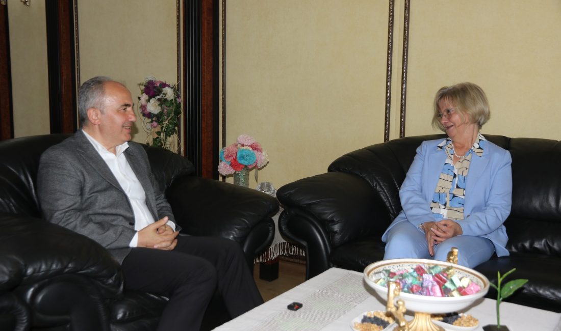 Başkan Metin’e Ziyaret Çeşitli ziyaret ve temaslarda bulunmak üzere ilimize gelen Almanya Federal