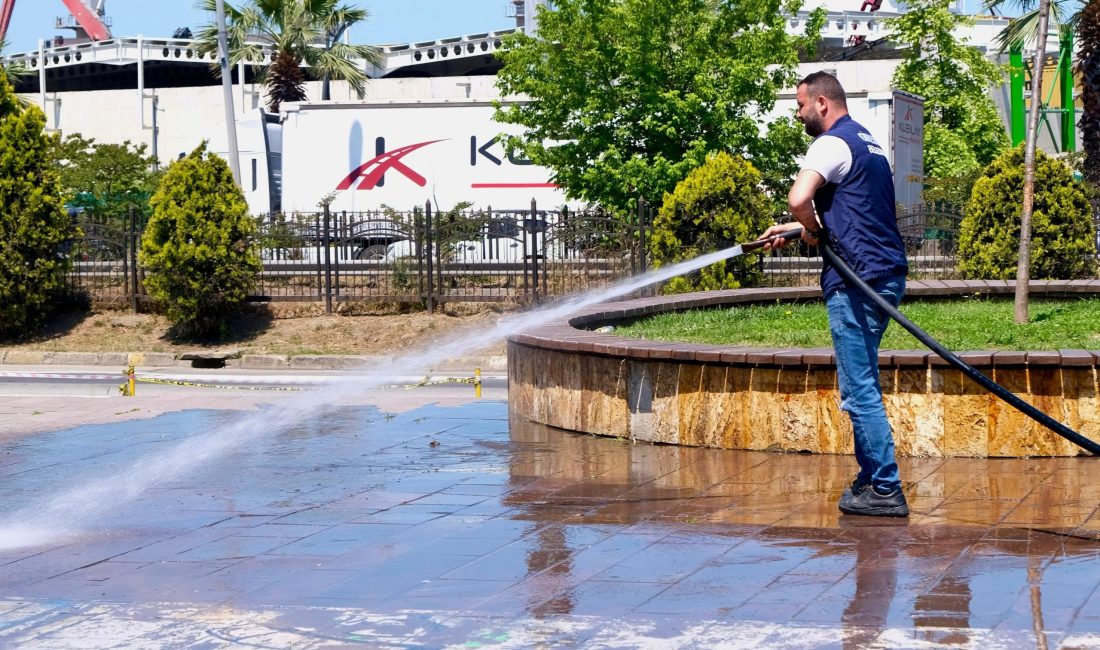 Giresun Belediyesi, şehir genelindeki cadde ve sokaklarda yıkama çalışması yapıyor.