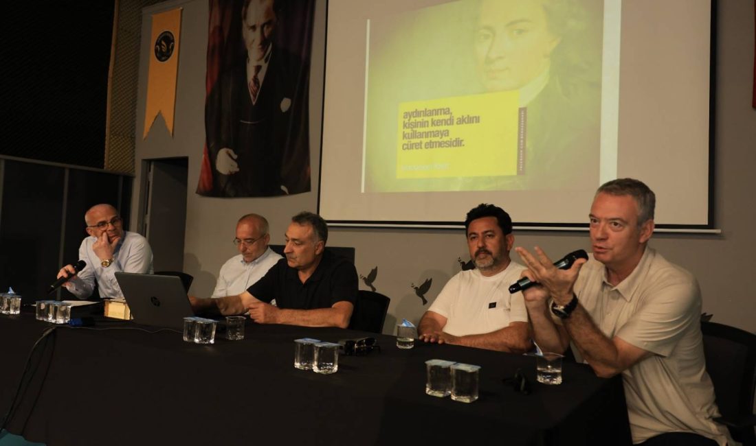 Arhavi, anlamlı bir panele ev sahipliği yaptı. “Değerler Bağlamında Sokak