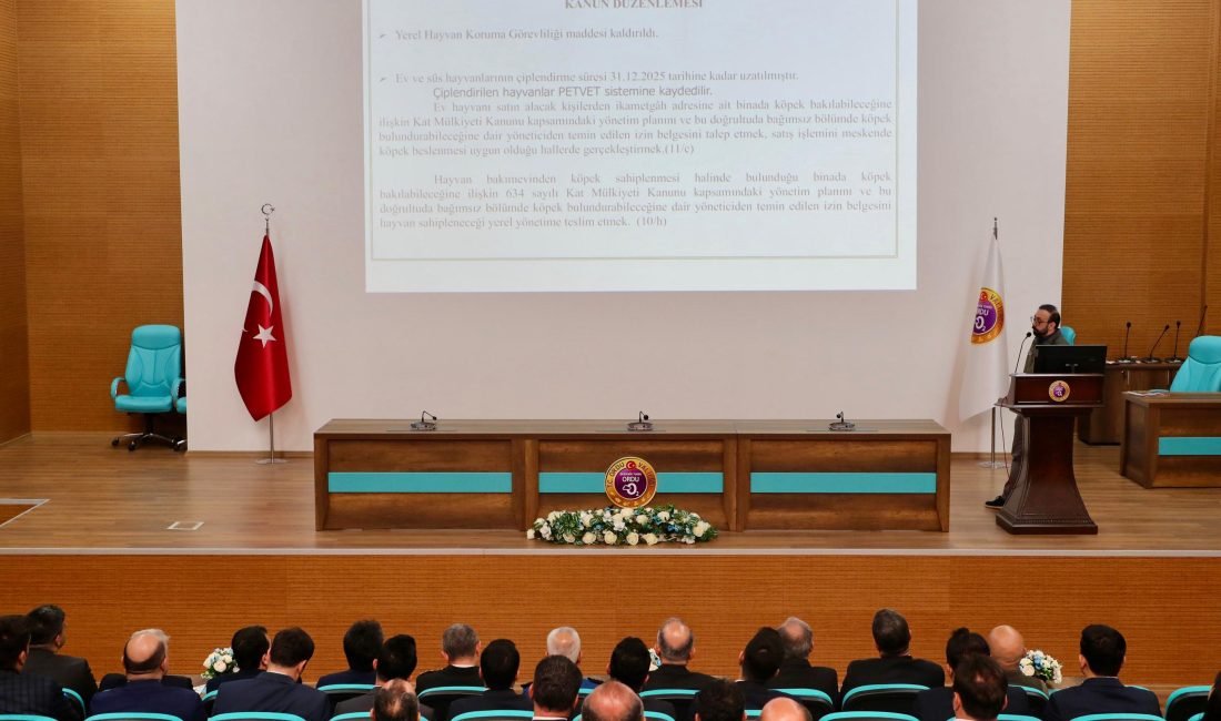 Valilik Konferans Salonunda gerçekleştirilen İl Hayvanları Koruma Kurulu Toplantısına, Vali