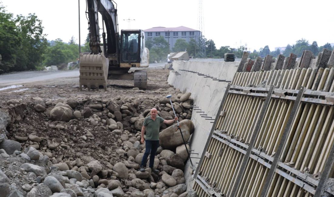 Arhavi’de, Kapisre Deresi boyunca sürdürülen perde duvar ile yapılan ıslah