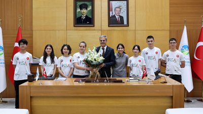 Büyükşehir Belediye Başkanı Yusuf Alemdar’ın gençlerin bilgisayar isteğini kırmadığı Figen