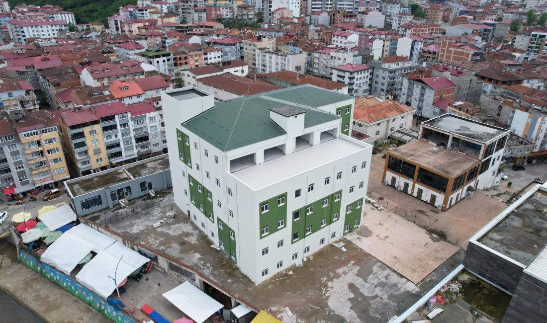 Bulancak’ta incelemelerde bulunan Giresun Valisi Mehmet Fatih Serdengeçti, yapımı devam