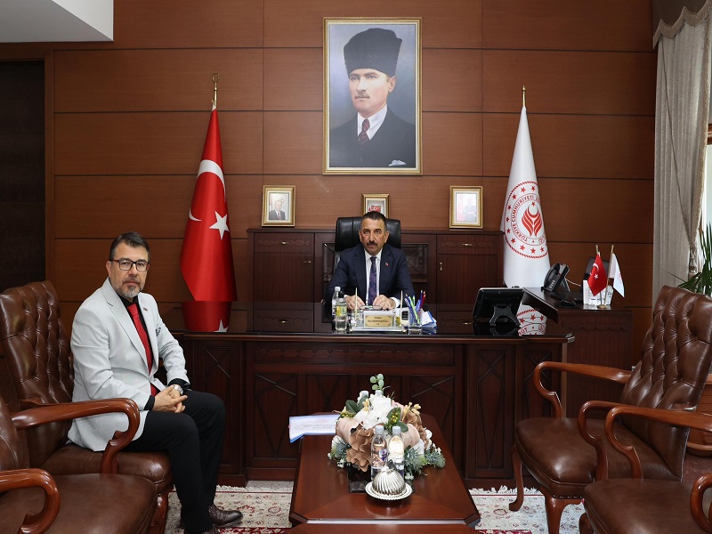 Vali Osman Hacıbektaşoğlu, Sanayi ve Teknoloji İl Müdürü Metin Vural’ı
