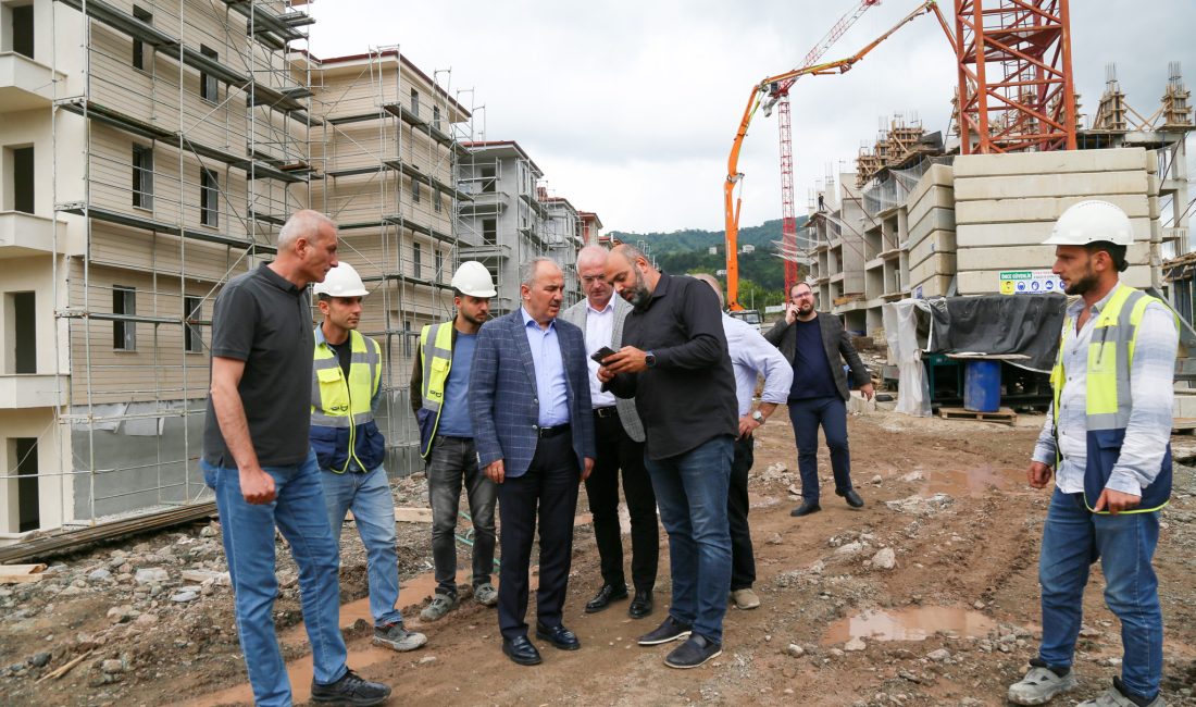 Rize Belediye Başkanı Rahmi Metin, Yağlıtaş Mahallesi’nde yürütülen Kentsel Dönüşüm