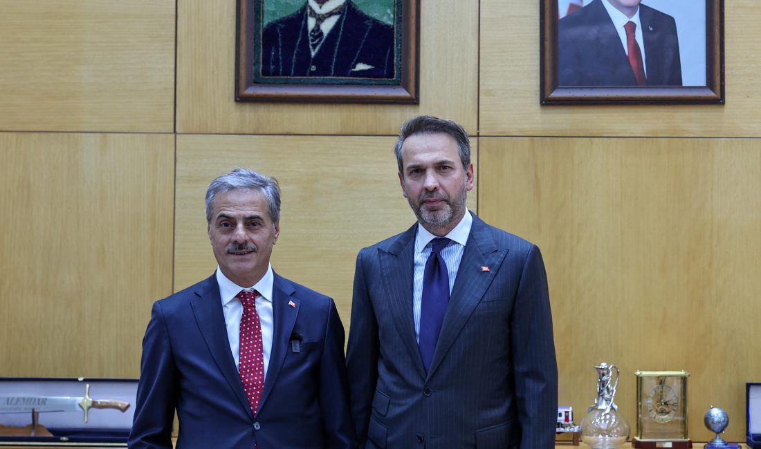 Büyükşehir Belediyesini ziyaret eden Enerji ve Tabii Kaynaklar Bakanı Alparslan