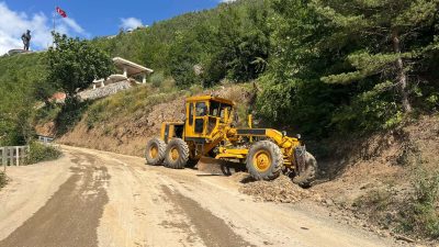 Artvin’de Temizlik, bakım ve onarım çalışmaları aralıksız sürüyor. Yol temizleme