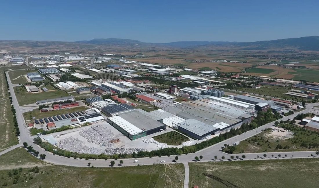 Çorum Belediyesi, son günlerde su sıkıntısı yaşayan Organize Sanayi Bölgesi’ne