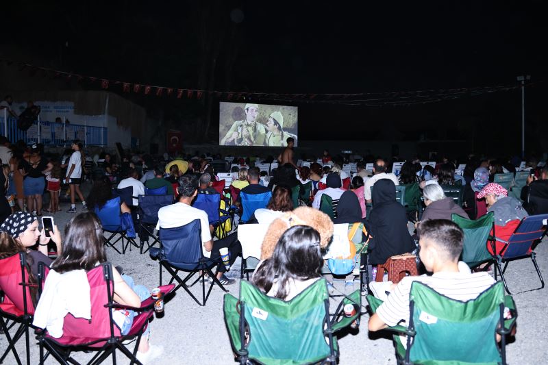 Orta Kapuz Tersane Plajı’nda düzenlediğimiz açık hava sinema etkinliğinde, Türk
