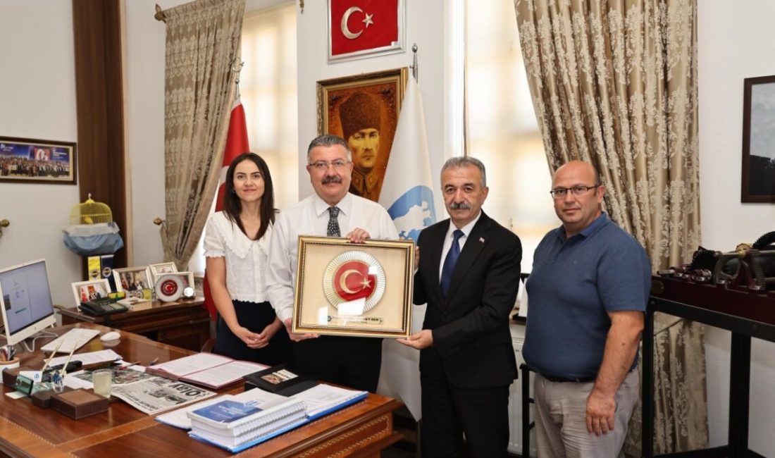Türk Yerel Hizmet Sen Genel Başkanından Belediyemize Ziyaret Türk Yerel Hizmet Sen Genel Başkanı Sn. Tuncay ERDEN, Belediyemiz