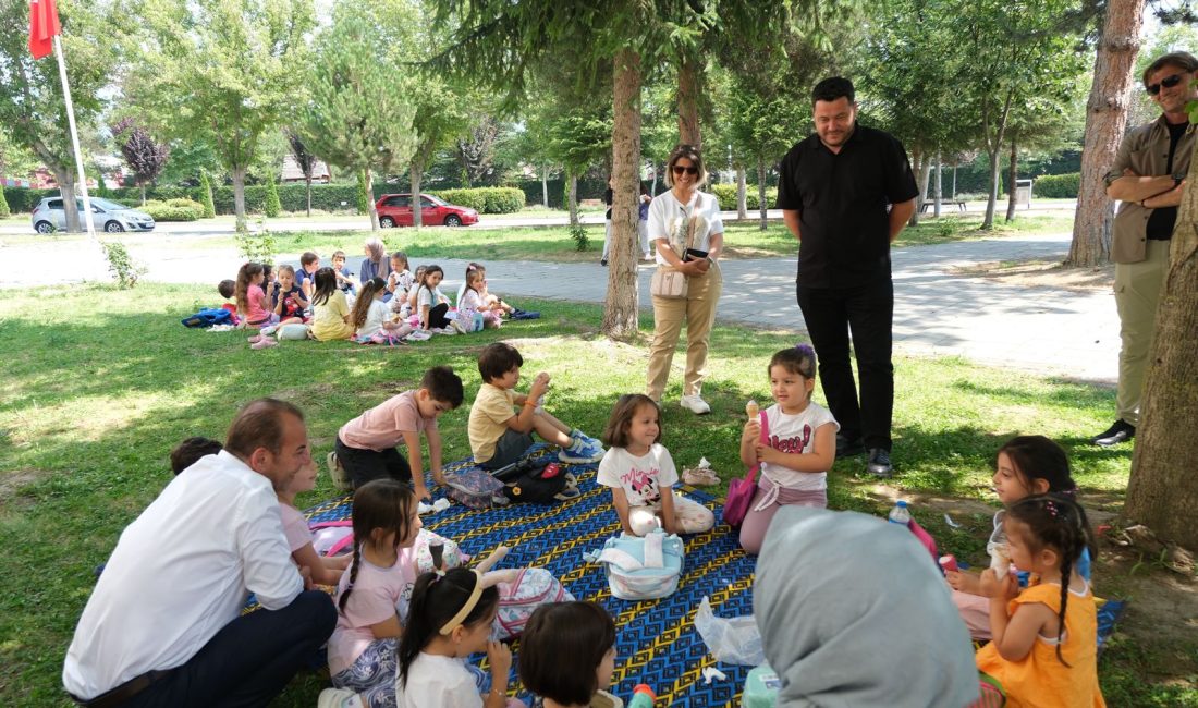 Bolu Belediye Başkanı Tanju Özcan, yaz Kur’an kursuna katılan öğrencilere
