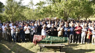 Başkanımız, ilimiz Gümüşkaya Köyü sakinlerinden Menşure Çiçek’i ebediyete uğurladı. Merhumeye